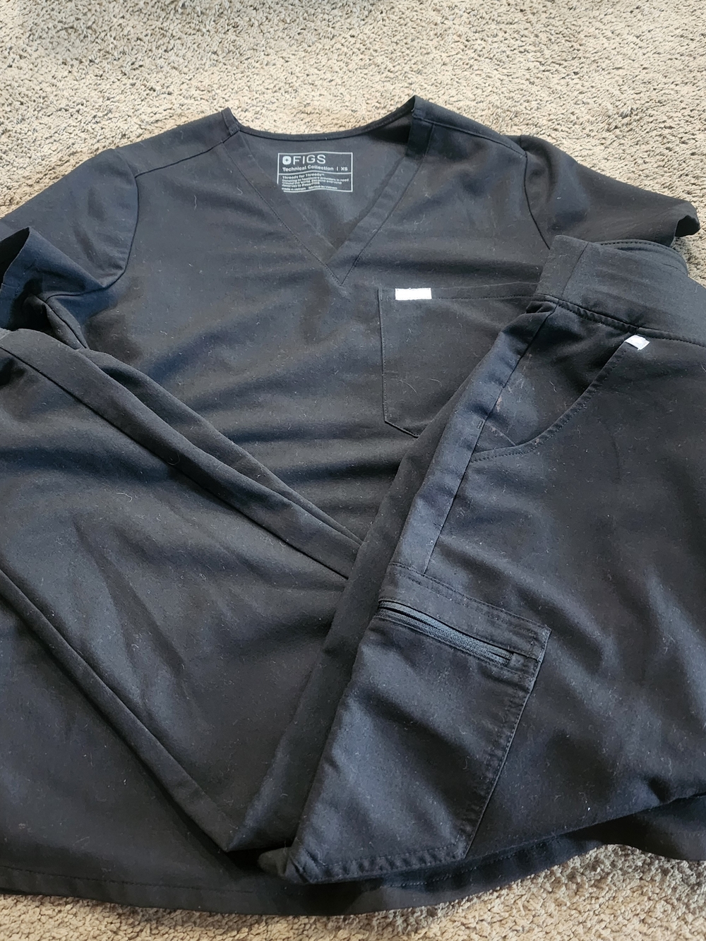FIGS Black Scrub Set